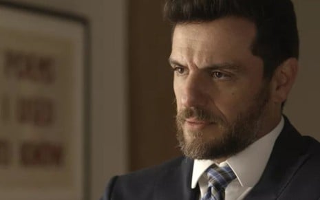 Rodrigo Lombardi (Caio) em A Força do Querer; advogado investigará passado da vilã - Reprodução/TV Globo
