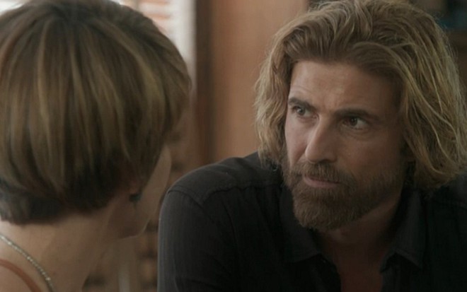 Cláudia Abreu (Helô) e Reynaldo Gianecchini (Pedro) em cena de A Lei do Amor, da Globo - Reprodução/TV Globo