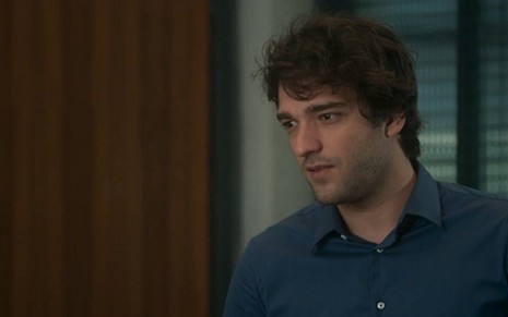 Humberto Carrão (Tiago) em a A Lei do Amor; mocinho dará barraco em festa de casamento - Reprodução/TV Globo