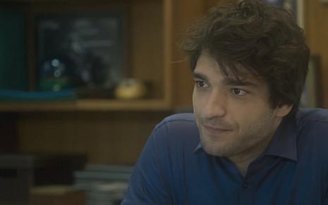 Humberto Carrão (Tiago) em a Lei do Amor; personagem ouvirá denúncia de funcionário - Reprodução/TV Globo