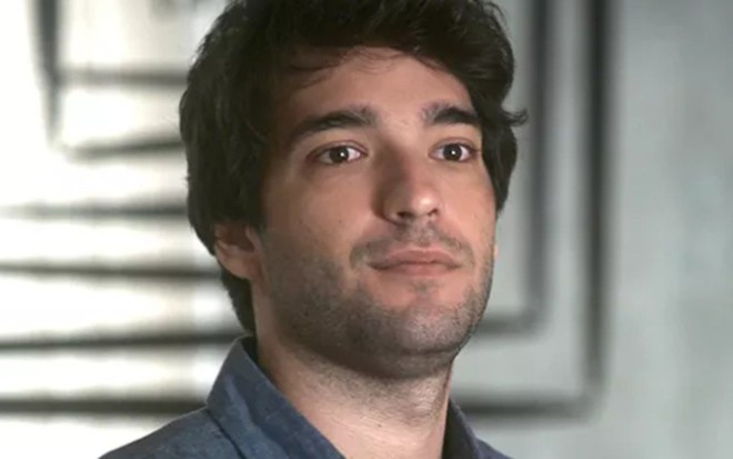 Humberto Carrão (Tiago) em cena de A Lei do Amor; jovem será surpreendido pelo sogro - Reprodução/TV Globo