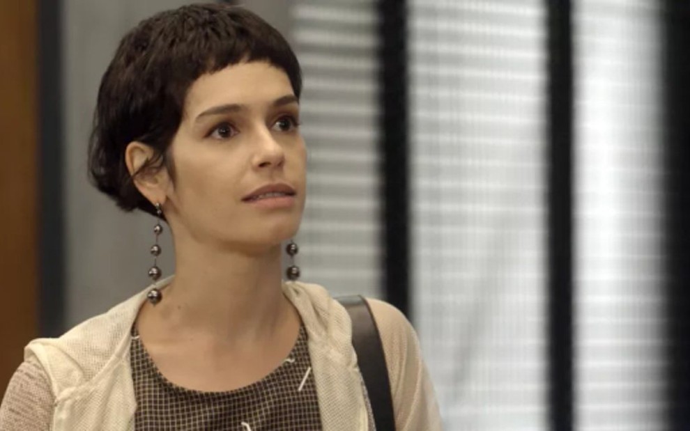 Maria Flor (Flávia) em cena de A Lei do Amor; DJ apresentará nova namorada à família - Reprodução/TV Globo
