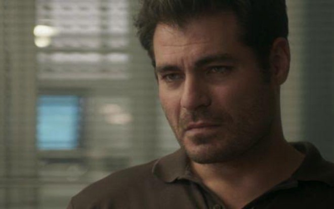 O vilão Ciro (Thiago Lacerda) foi preso no capítulo de ontem (26) de A Lei do Amor, da Globo - Reprodução/Globo