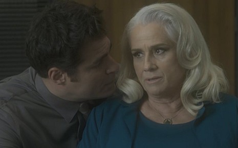 Thiago Lacerda (Ciro) e Vera Holtz (Magnólia) em cena de A Lei do Amor, novela das nove - Reprodução/TV Globo