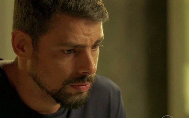 Cauã Reymond (Juliano) em cena de ontem (7) de A Regra do Jogo, novela das nove - Reprodução/TV Globo