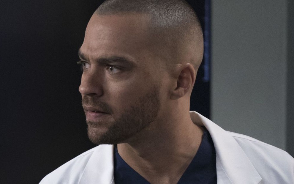 Jesse Williams vive o médico Jackson Avery em Grey's Anatomy: mais duas temporadas na conta - Divulgação/ABC