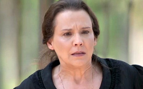 Emília (Ana Beatriz Nogueira) terá relação conturbada com a mãe em Além do Tempo - Reprodução/TV Globo