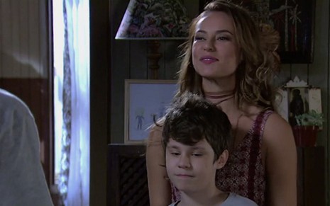 Paolla Oliveira (Melissa) e Kadu Schons (Alex) em cena de Além do Tempo, novela das seis - Reprodução/TV Globo