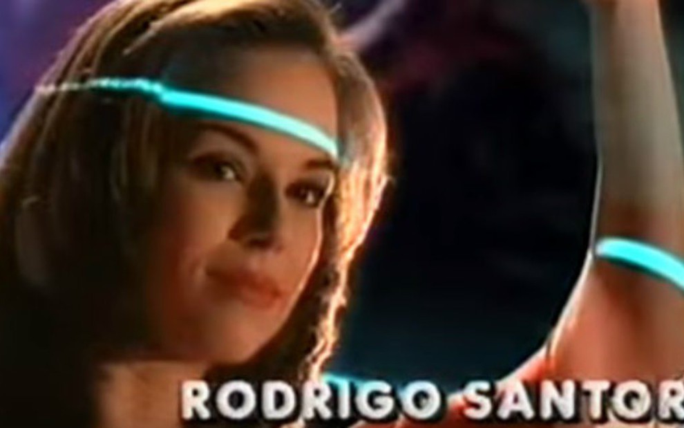Ana Furtado interpretou uma bailarina cigana na abertura da novela Explode Coração (1995) - Fotos: Reprodução/TV Globo