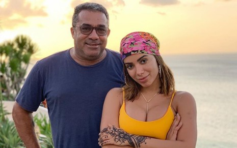Mauro Machado, o "Painitto", com a filha Anitta: dupla sem papas na língua com programa ao vivo - Reprodução/Instagram