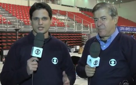 Kaio Cézar (à esq.) e o diretor demitido, PC Norões, durante cobertura da Copa América na TV Verdes Mares, em 2015