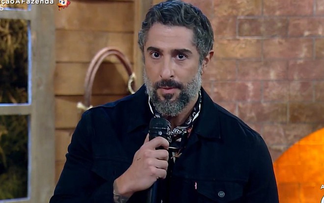 Marcos Mion apresentando a edição de A Fazenda 11