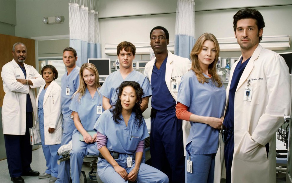 Atores da primeira temporada de Grey's Anatomy posam para foto de divulgação do drama médico