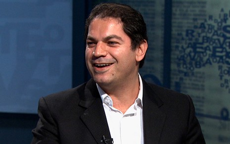O jornalista Marcio Moron, que trabalhava no Fox Sports, sorri durante evento