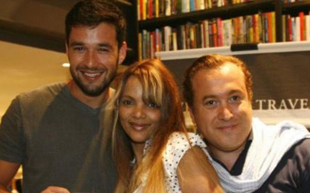 Foto com o ator Sergio Marone, a deputada acusada de assassinato Flordelis e o diretor de cinema Marco Ferraz 
