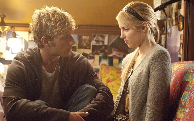 Alex Pettyfer e Dianna Agron se encaram em cena do filme Eu Sou o Número Quatro (2011)