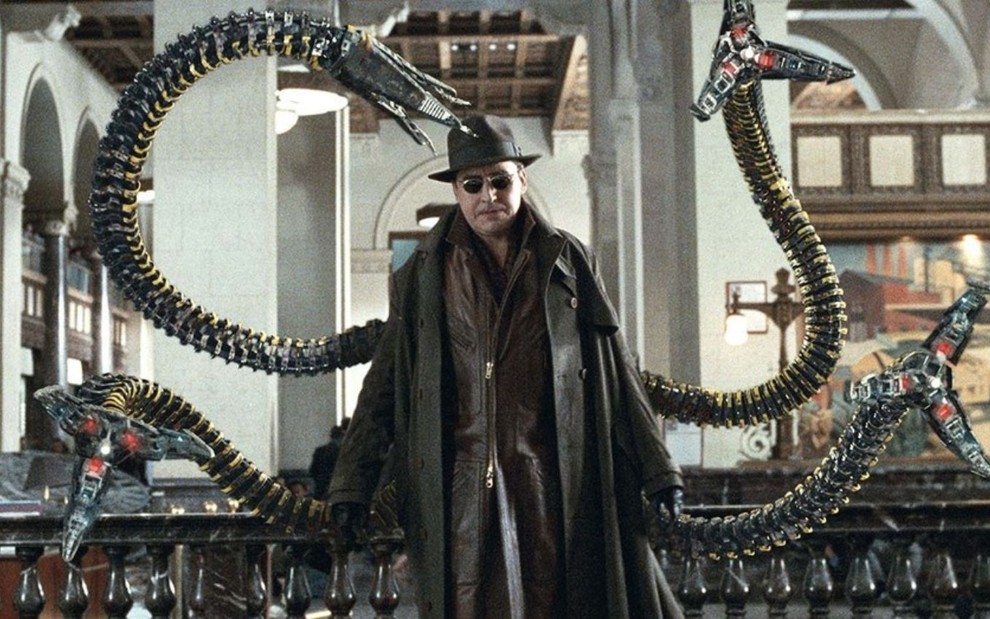 Alfred Molina como Dr. Octopus em cena de Homem-Aranha 2
