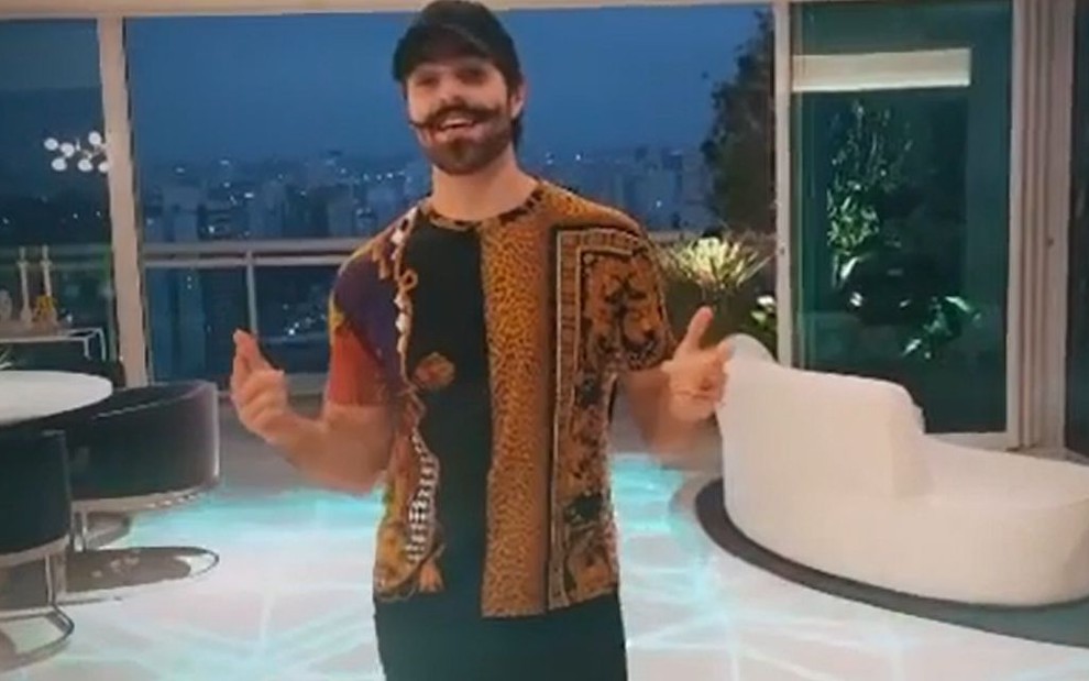 DJ Alok em vídeo feito na sala de seu apartamento para anunciar a live na Globo