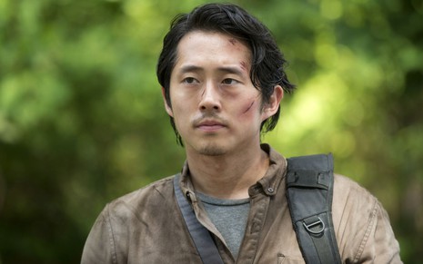 Steven Yeun caracterizado como o Glenn da série The Walking Dead