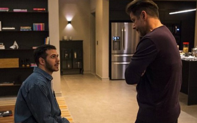 Os atores Antonio e Murilo Benício em cena de Amor de Mãe