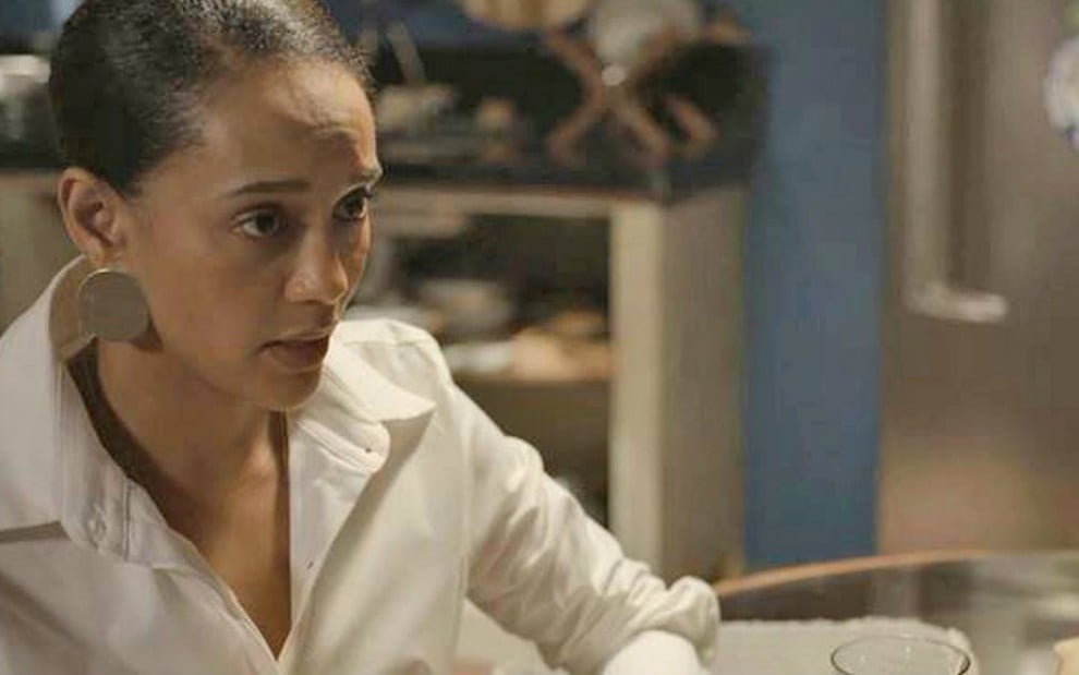 A atriz Taís Araujo em cena como Vitória em Amor de Mãe