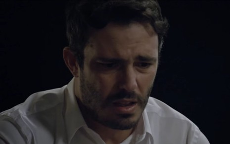 Imagem de Thiago Rodrigues em cena como Tobias na novela Amor Sem Igual