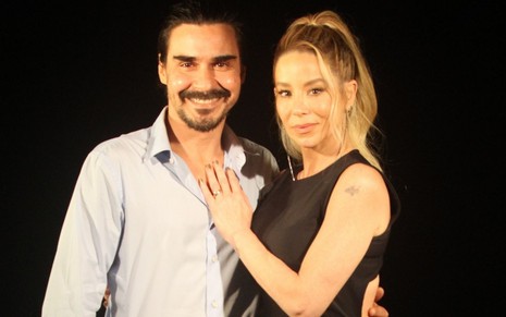 André Gonçalves e Danielle Winits em evento de beleza em outubro de 2020