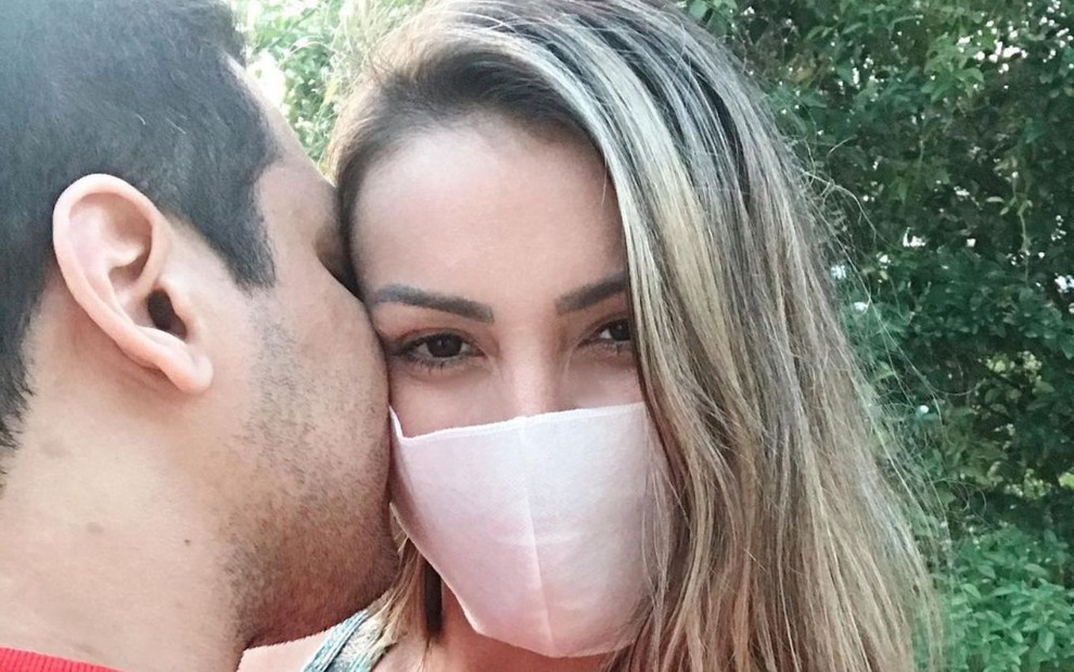 Andressa Urach e Thiago Lopes em foto publicada no Instagram em dezembro de 2020