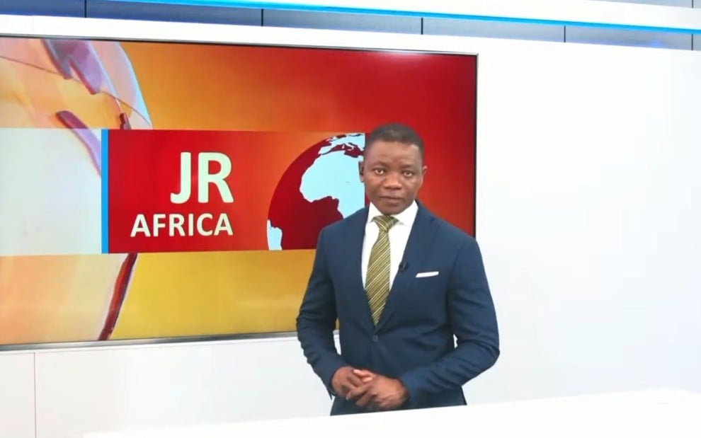 Simeão Mundula, apresentador do JR África, telejornal de afiliada da Record em Angola