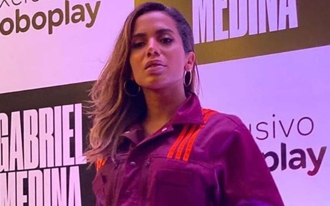 Anitta posa na pré-estreia do filme Gabriel Medina, em São Paulo, em janeiro de 2020