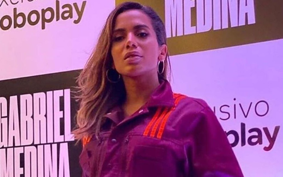Anitta posa na pré-estreia do filme Gabriel Medina, em São Paulo, em janeiro de 2020