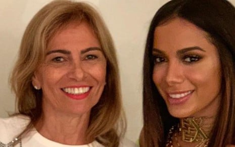 Anitta e Miriam Macedo em foto publicada no Instagram