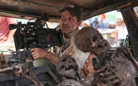 Zack Snyder segura câmera nos bastidores de Army of the Dead: Invasão em Las Vegas