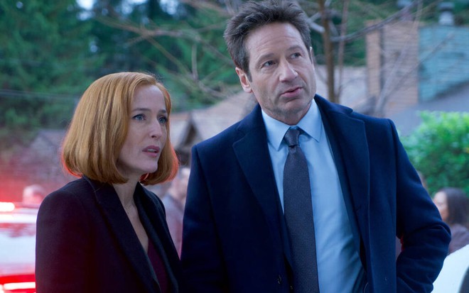 Gillian Anderson e David Duchovny como os agentes Scully e Mulder em cena do revival de Arquivo X