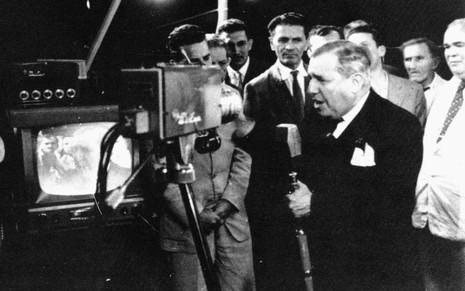 Assis Chateaubriand (1892-1968) na cerimônia de inauguração da TV Tupi em 1950