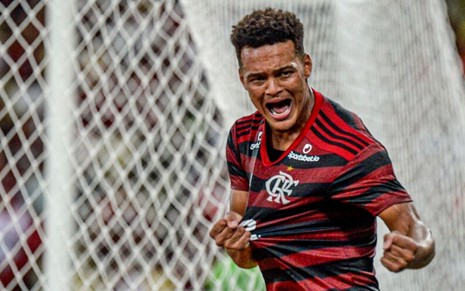 Rodrigo Muniz, do Flamengo, comemora gol marcado no Campeonato Carioca 2020