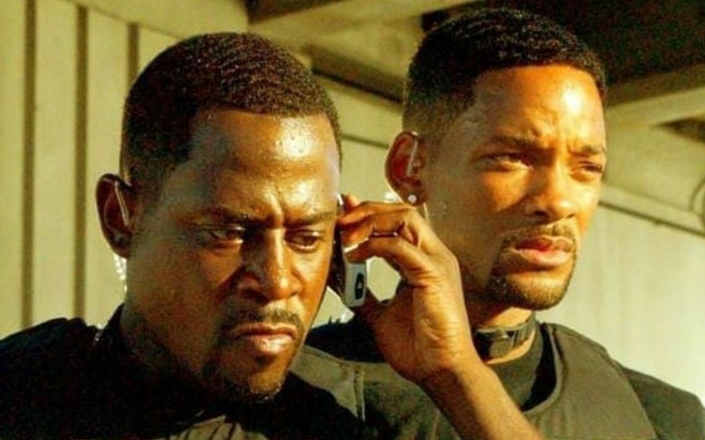 Martin Lawrence e Will Smith como dois agentes da polícia em cena do filme Bad Boys 2