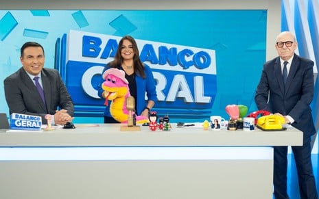 Reinaldo Gottino, Fabíola Reipert, cobra Judite e Renato Lombardi no quadro A Hora da Venenosa, da Record