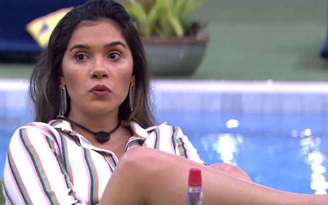 Imagem de Gizelly Bicalho na área externa do BBB20 após jogo da discórdia