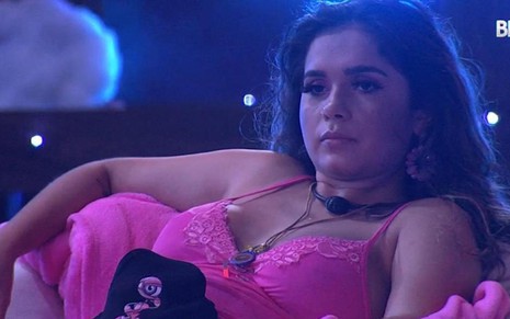 Gizelly Bicalho com uma lingerie pink durante a Festa do Pijama, que rolou na casa do Big Bother Brasil