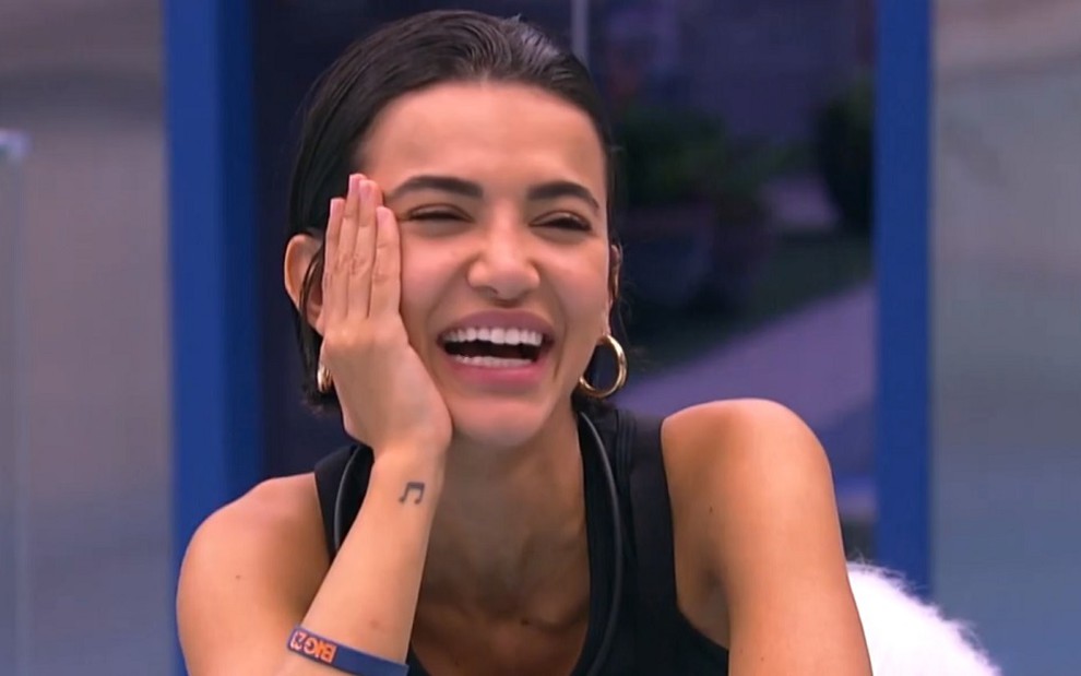 Manu Gavassi sorri em imagem do Big Brother Brasil 20