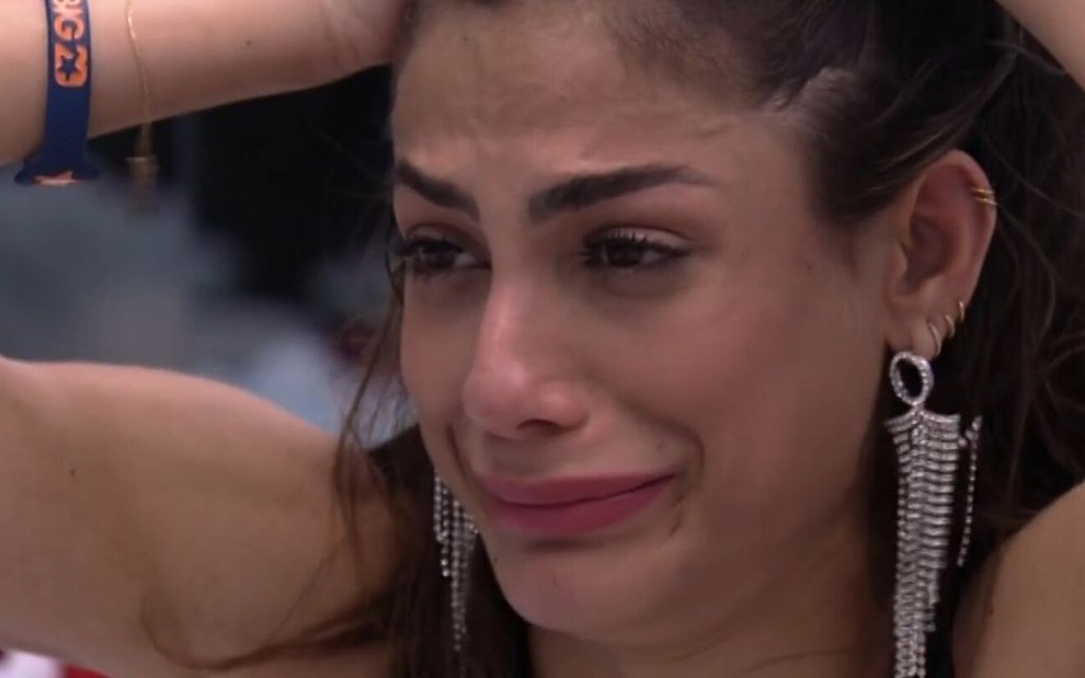 Mari Gonzalez chora durante conversa no quarto céu do Big Brother Brasil