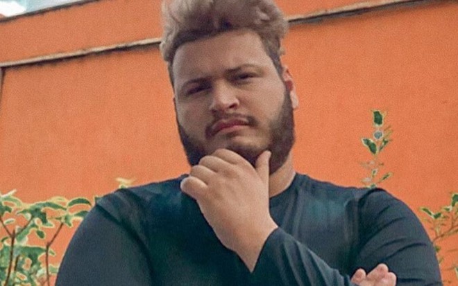 Imagem de Victor Hugo Teixeira com o cabelo tingido