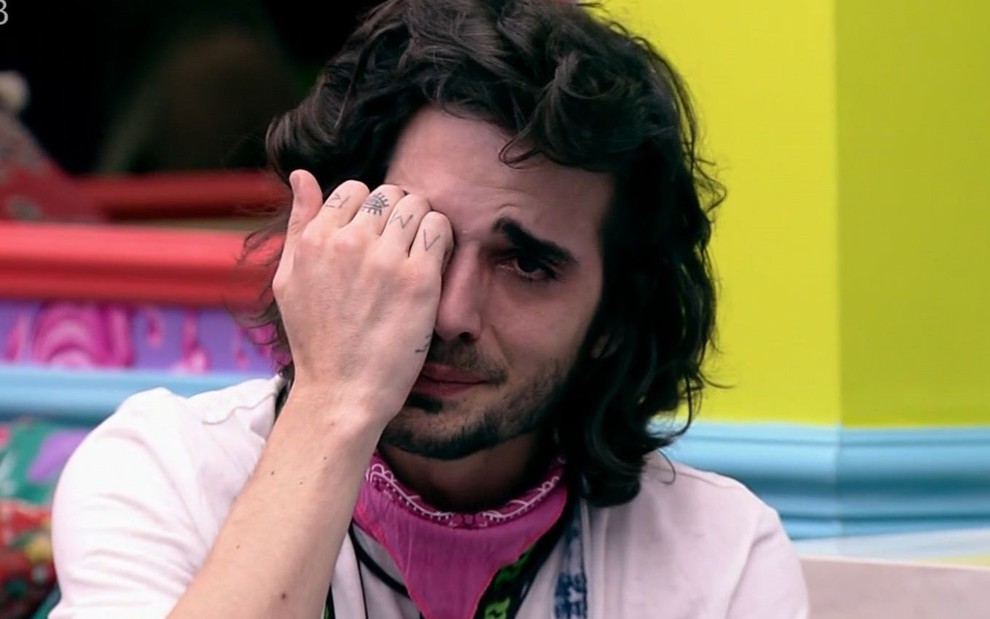 Imagem de Fiuk chorando no BBB21, da Globo