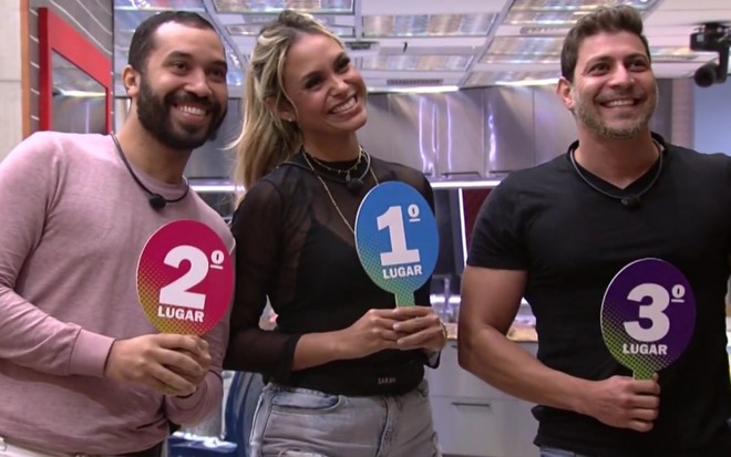 Imagem de Gilberto Nogueira, Sarah Andrade e Caio Afiune, da esquerda para a direita, durante Jogo da Discórdia no BBB21