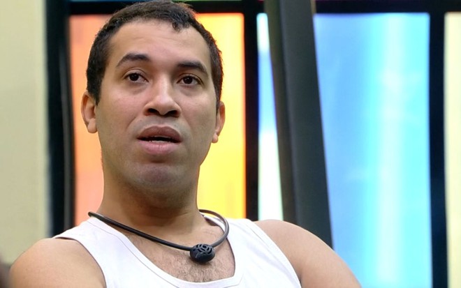 Imagem de Gilberto Nogueira na academia do BBB21