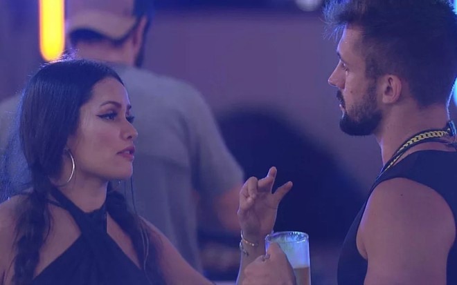 Imagem de Juliette Freire (à esq.) e Arthur Picoli durante festa do BBB21