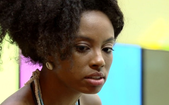Imagem de Lumena Aleluia surpresa durante conversa com Gilberto Nogueira no BBB21