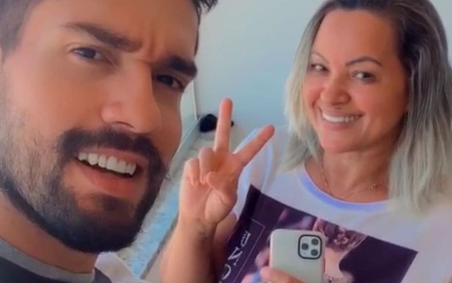 Arcrebiano Araújo com a mãe, Ana, em foto do Instagram