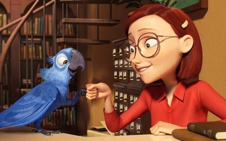 A arara-azul Blu e Linda fazem um cumprimento com as mãos em cena da animação Rio